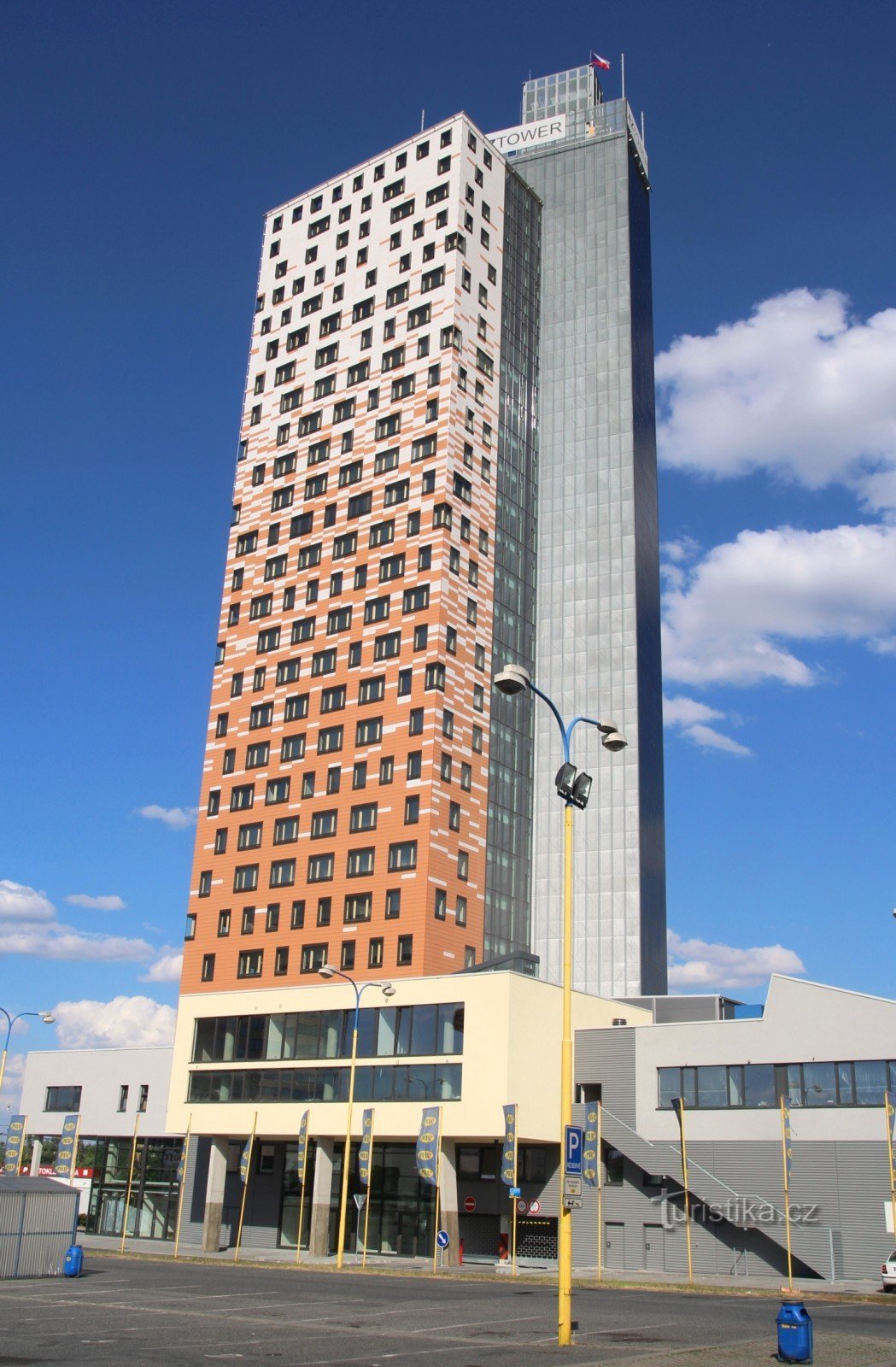 AZ Tower - nejvyšší budova republiky
