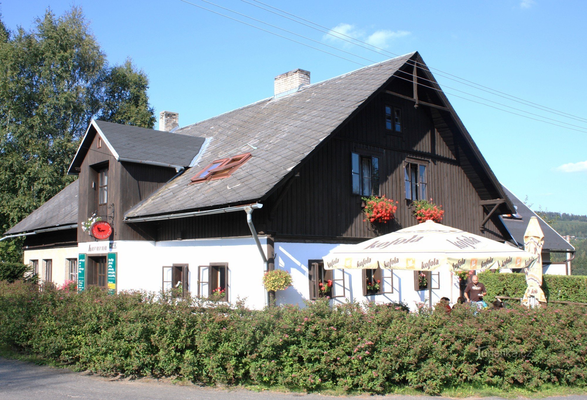 Blatiny - kavárna  a pension HOFR