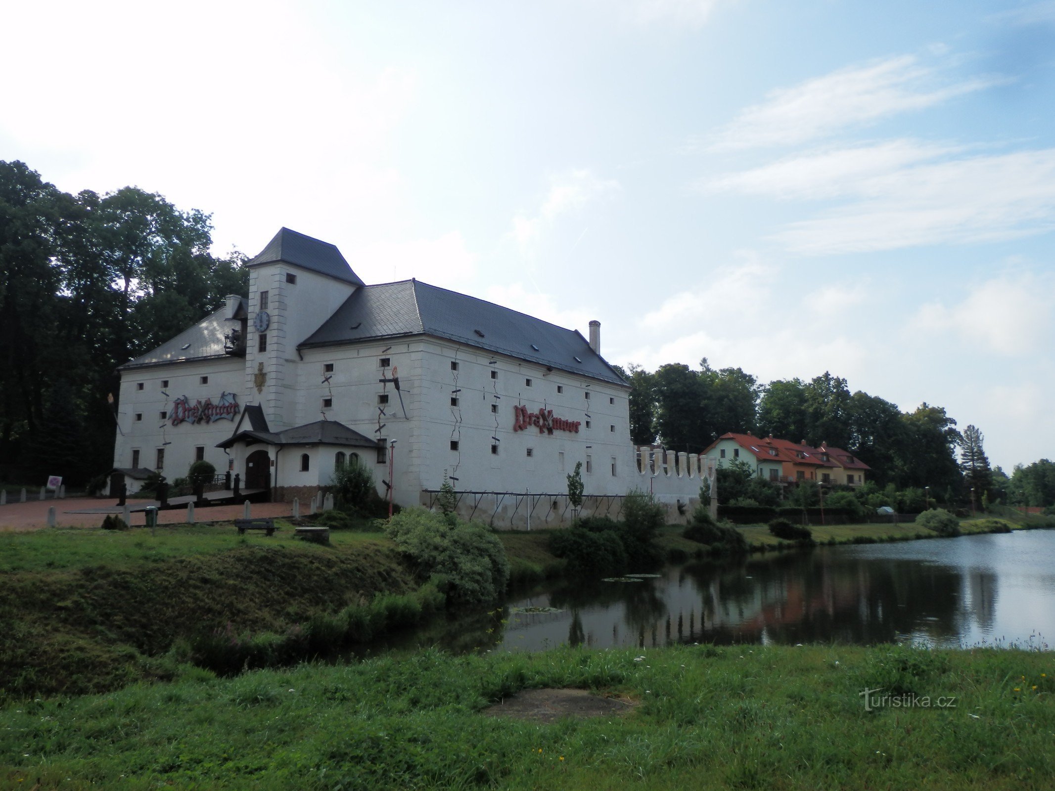 Dolní Rožínka - strašidelný zámek