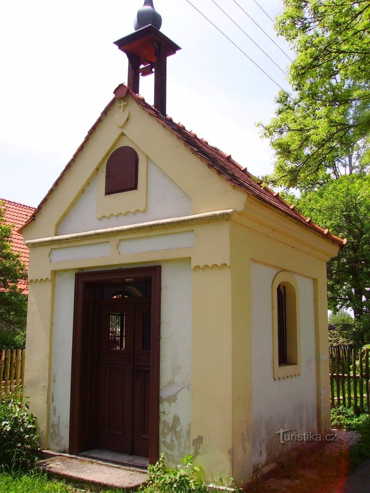 kaplička v místní části Skalné
