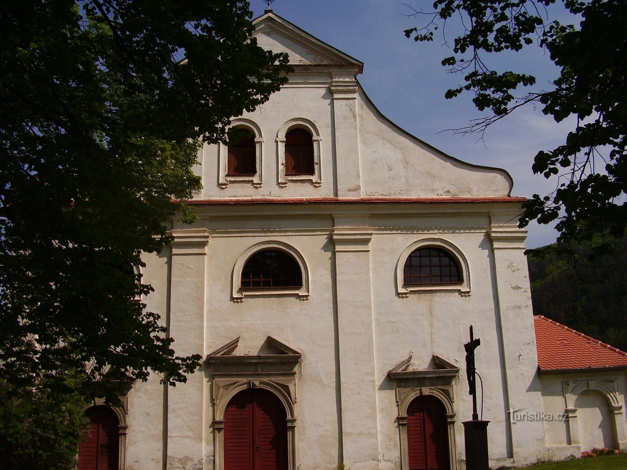 Kostel Nanebevzetí Panny Marie v Černvíru