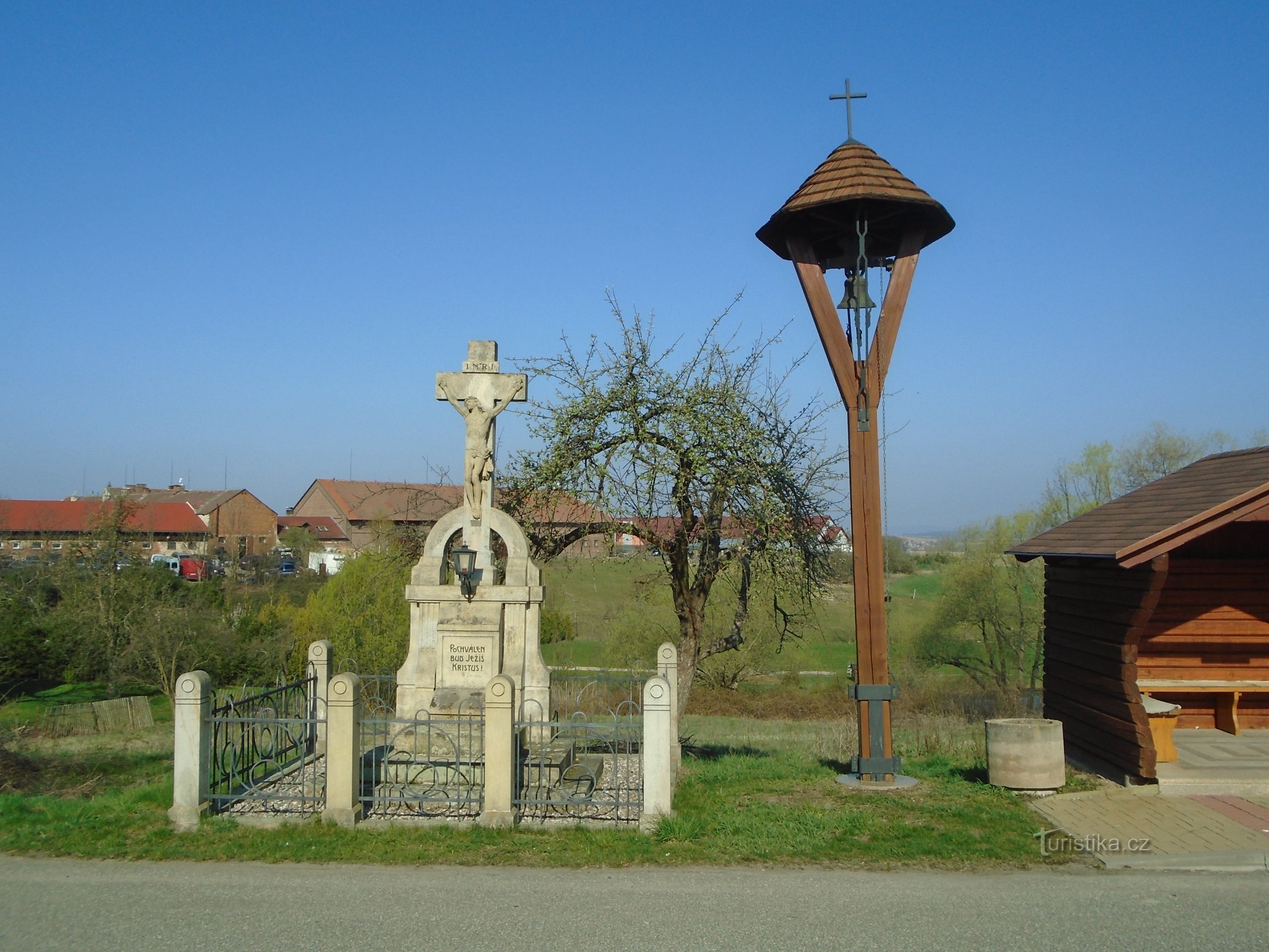 Kříž a zvonička (Lípa)