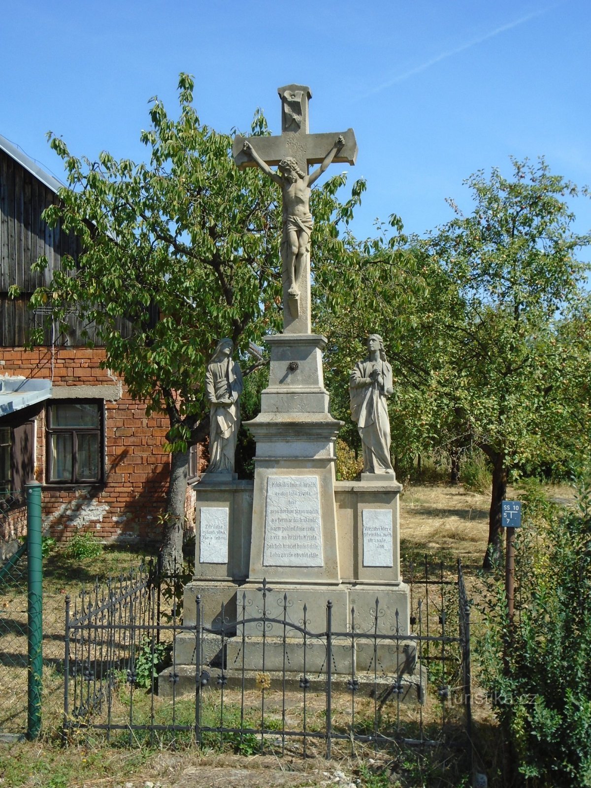 Kříž (Dolní Černilov)