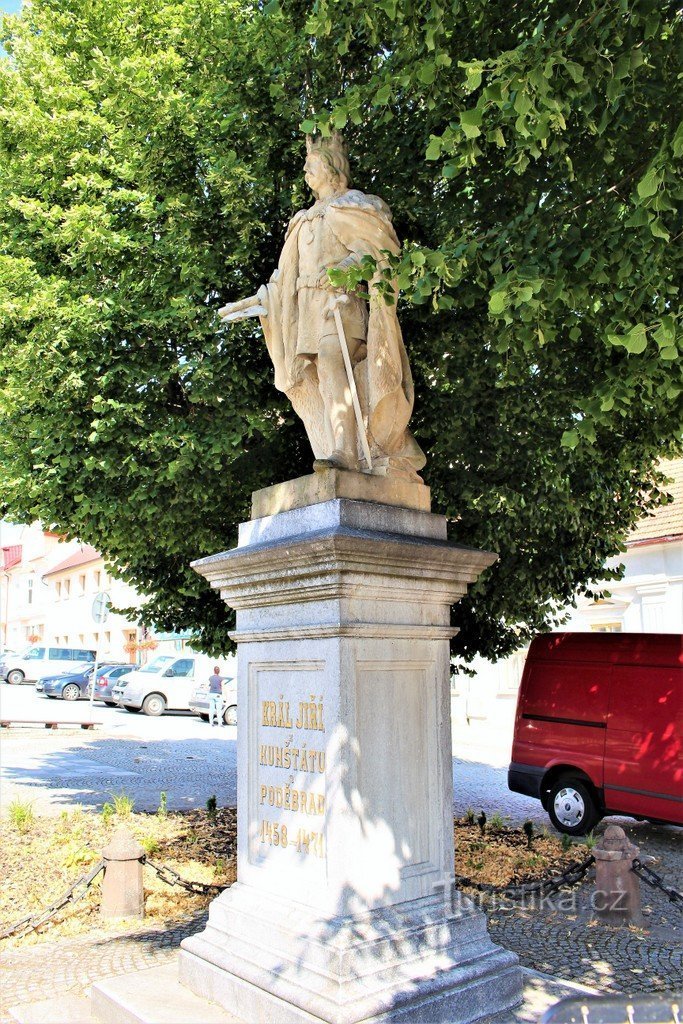 Kunštát, socha krále Jiřího z Poděbrad