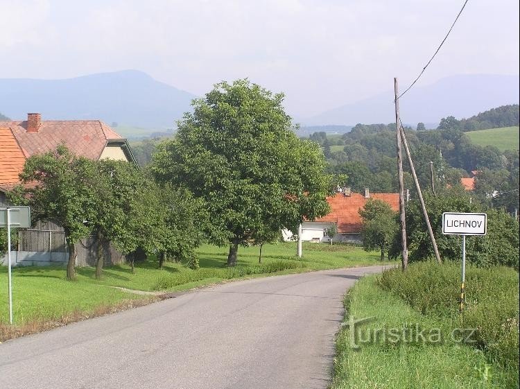 Lichnov: Cedule na příjezdu do vesnice ze směru od Štramberku