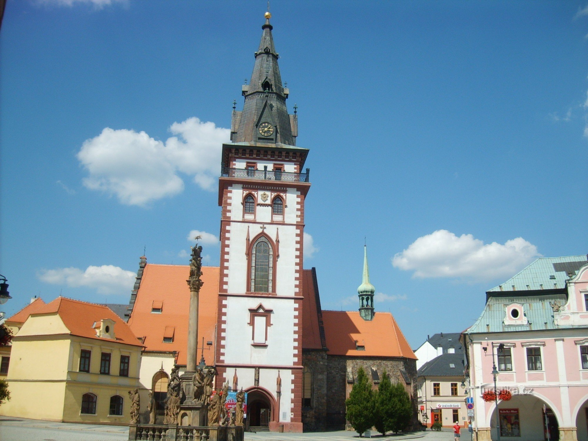 mestská veža, prilieha ku gotickému kostolu Nanebevzetí Panny Márie