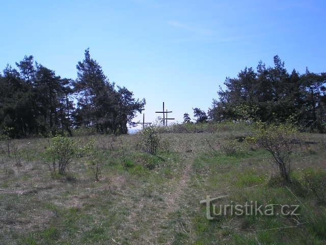 Na vrcholu Koliny: tři kříže na vrcholku