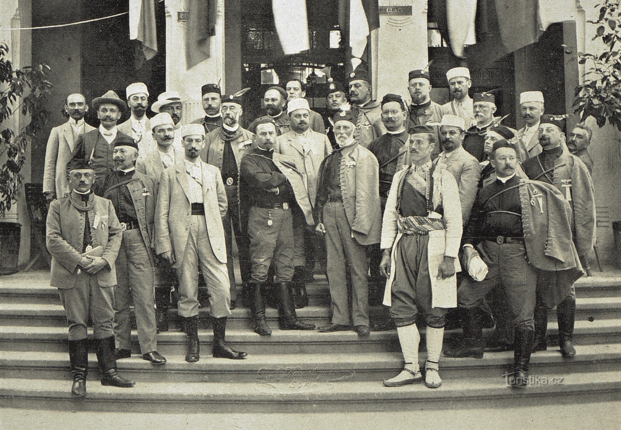 Náčelníci slovanských sokolských organizací v Sofii v roce 1910