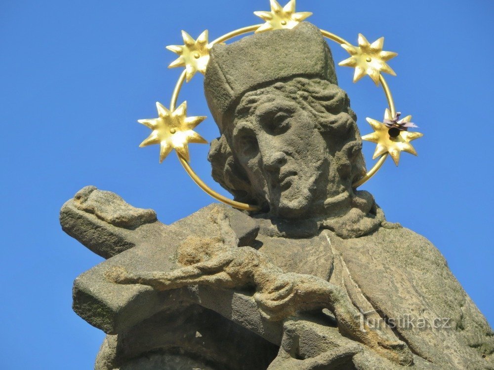 Nasavrky - socha sv. Jana Nepomuckého