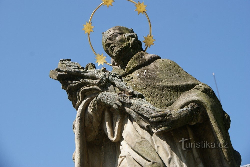 Paseka (u Šternberku) – socha sv. Jana Nepomuckého