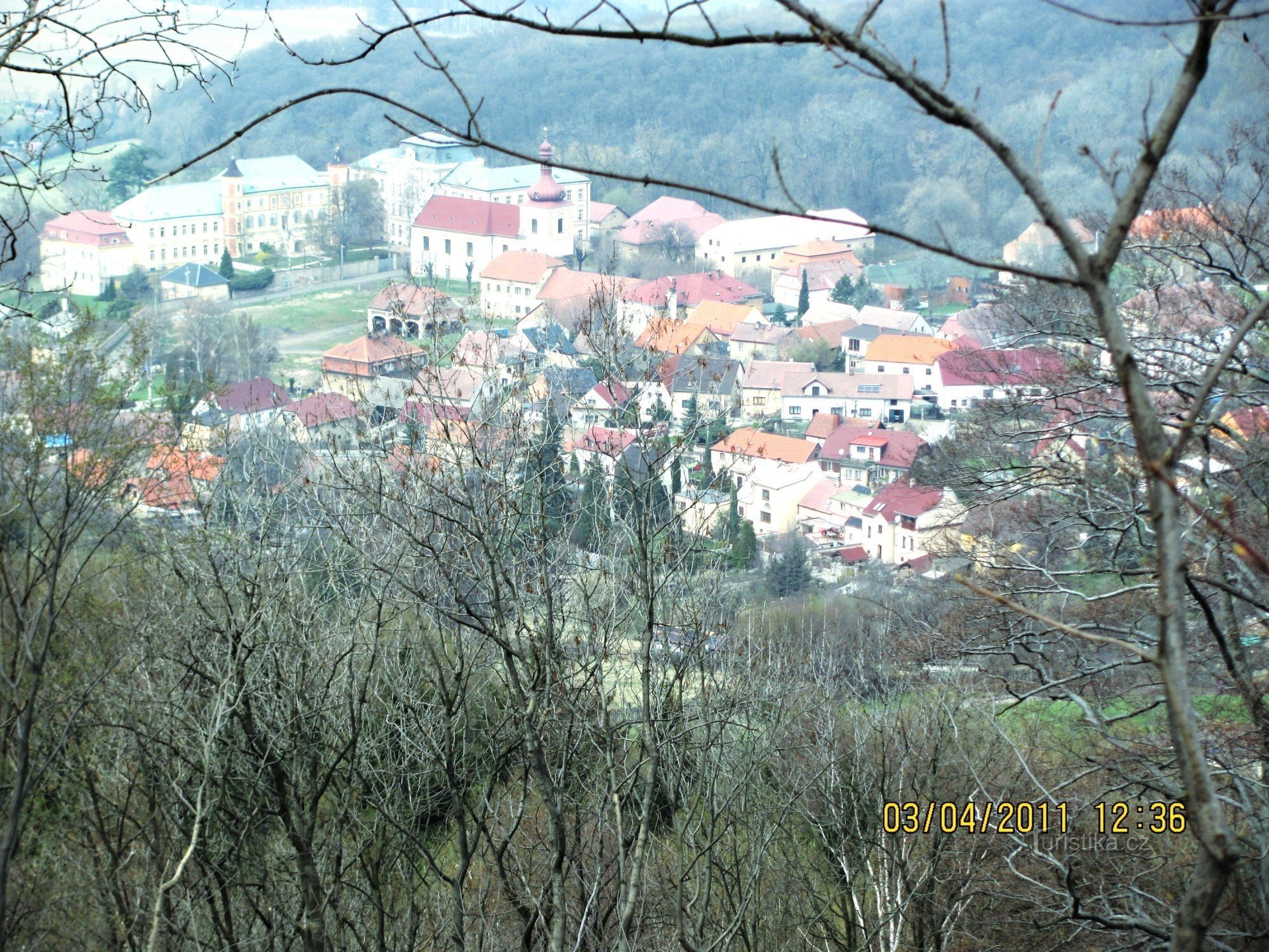 pohled od hradu na Kostomlaty