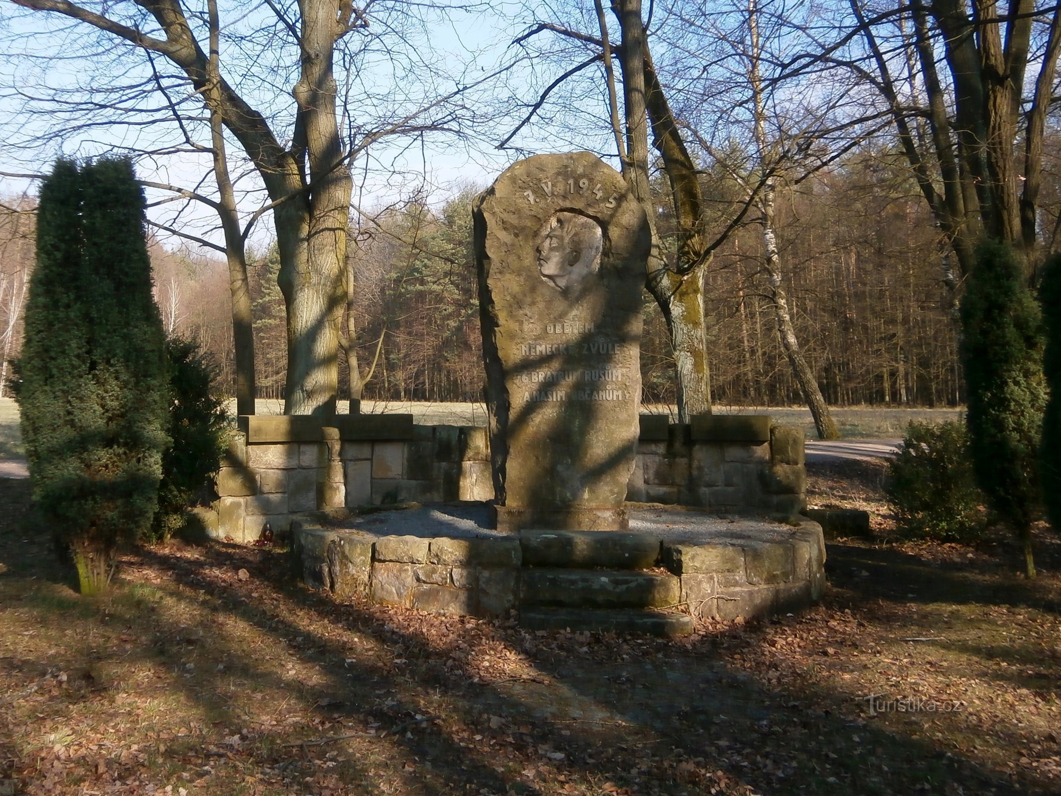 Pomník obětem 2. světové války (Vysoká nad Labem, 24.3.2017)