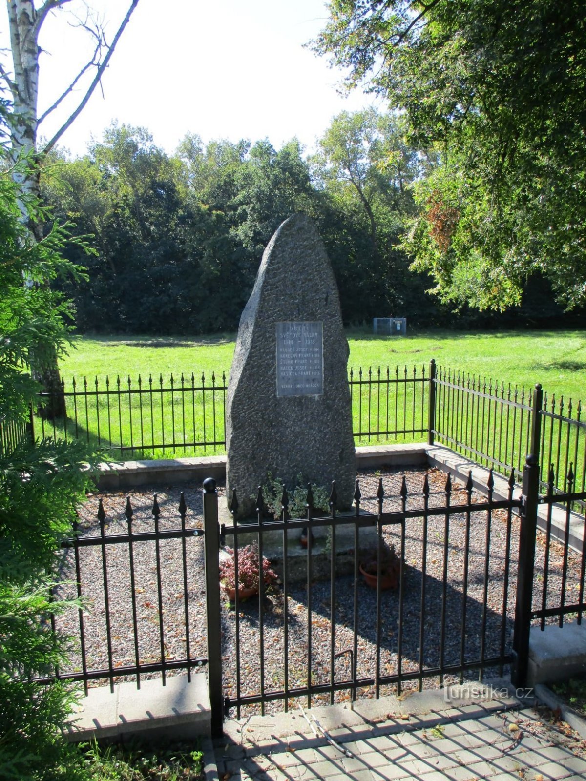 Pomník padlým (Hrádek, 9.9.2020)