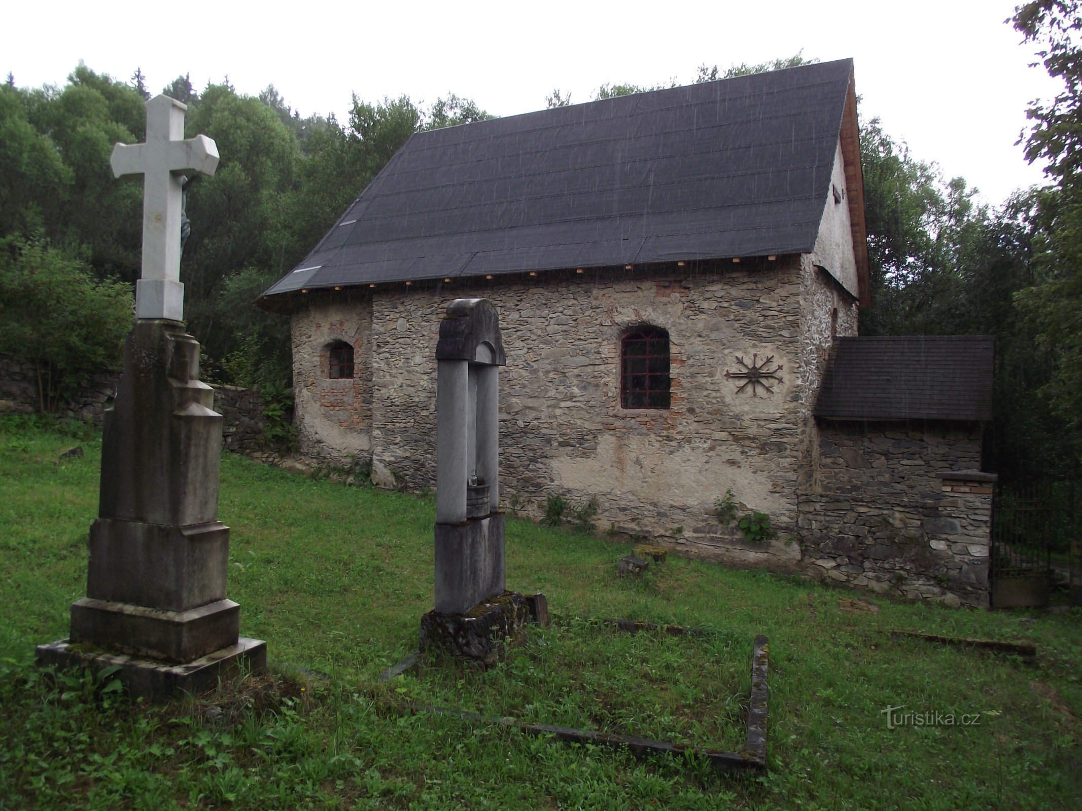 Potůčník - hřbitovní kaple sv. Jana a Pavla