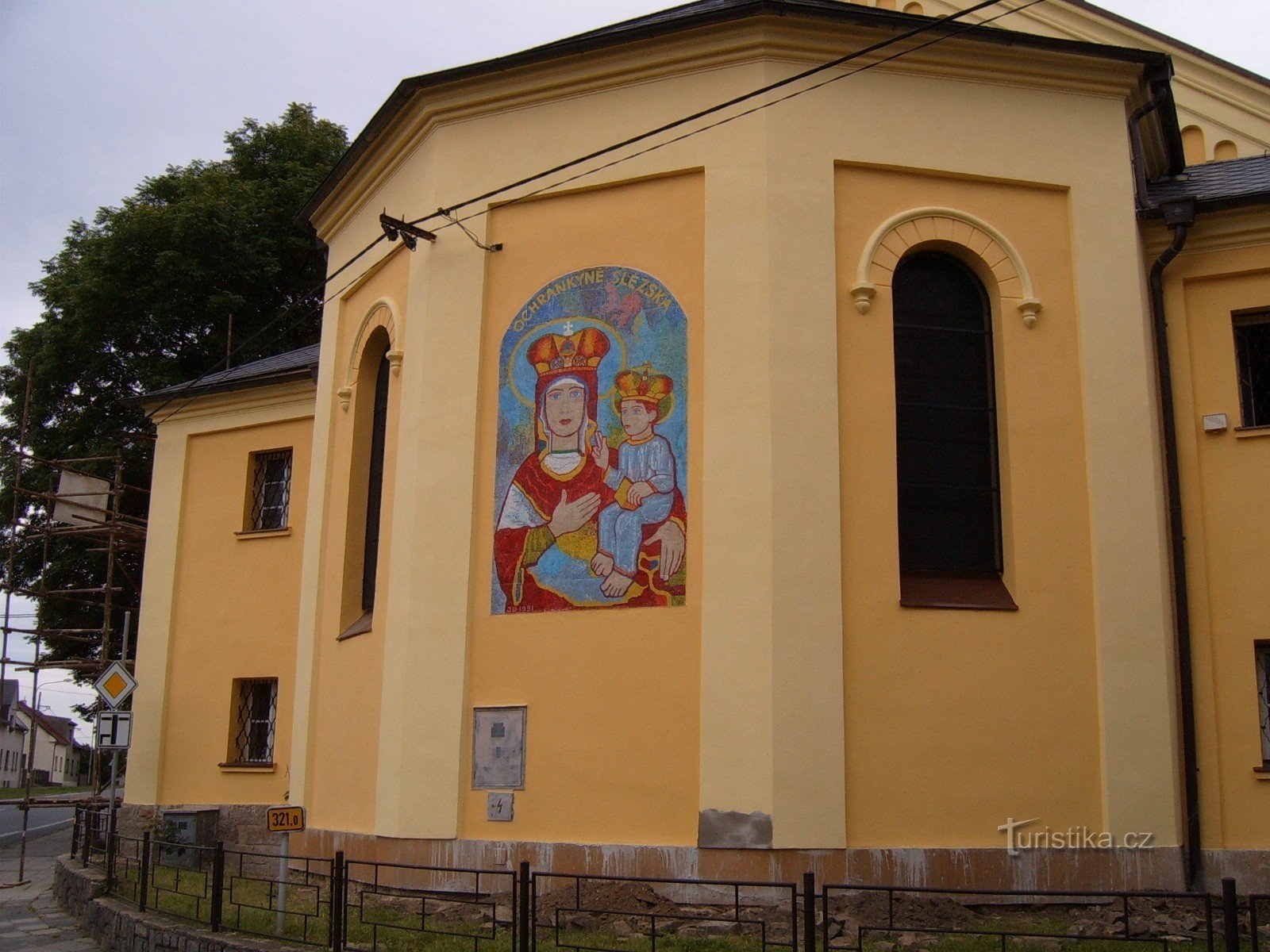 Poutní kostel Nanebevzetí Panny Marie v Hrabyni