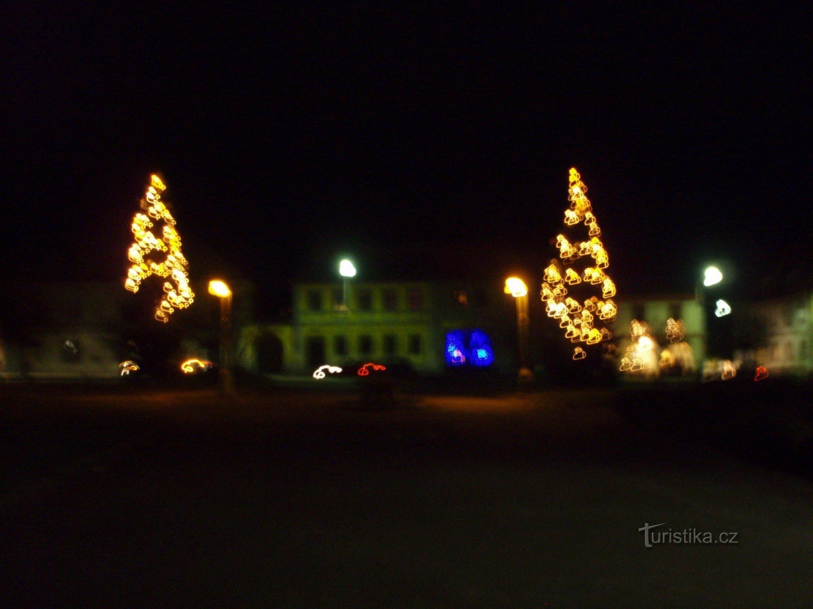 Rozsvícené vánoční stromy