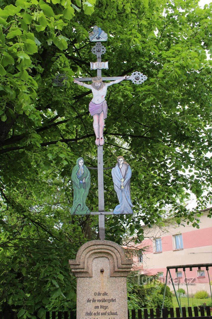 Šluknov, kříž v ulice T. G. Masaryka
