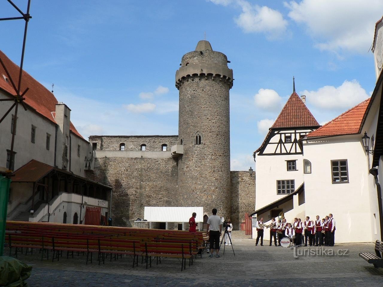 Strakonický hrad, nádvoří a věž Rumpál