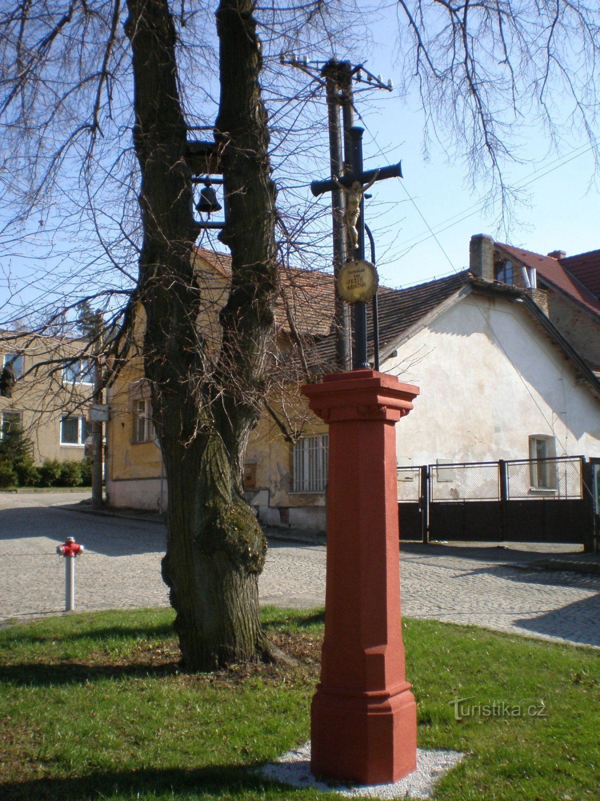 Strančice - křížek a zvonička