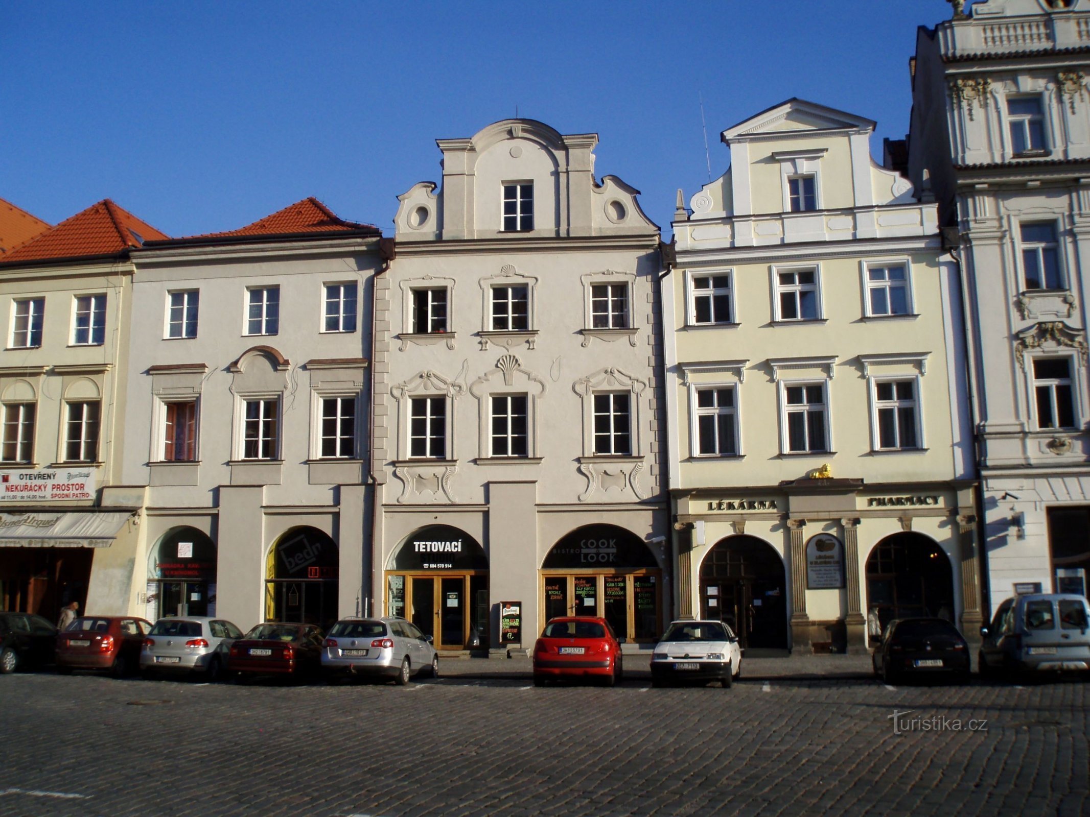 Velké náměstí čp. 27-29 (Hradec Králové, 9.4.2012)