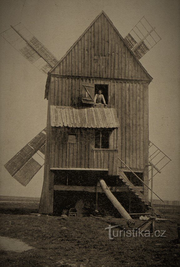 Větrný mlýn v Praskačce