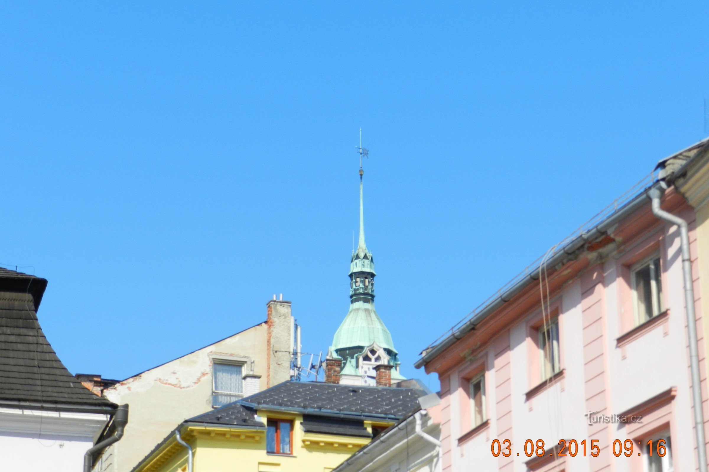 výhled z radniční věže v Šumperku a zastávka na Bludovečku (8/2015)