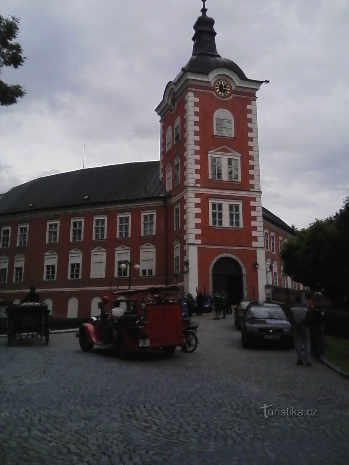 0. Destination for pilgrimsrejsen - slottet i Kamenice nad Lipou.