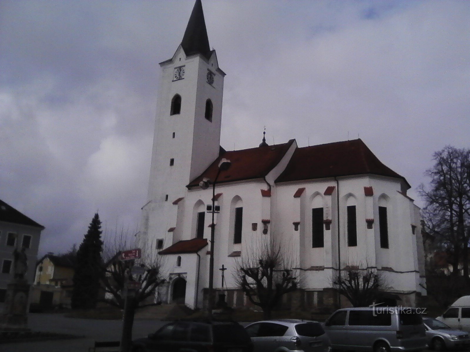 0. Dean's Church of St. Arcanjo Miguel na praça Pacov.