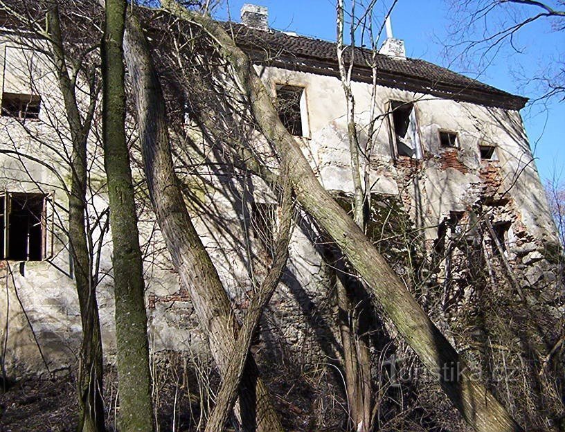 0. Fortezza a Uhřice vicino a Sedlce-Prčice.