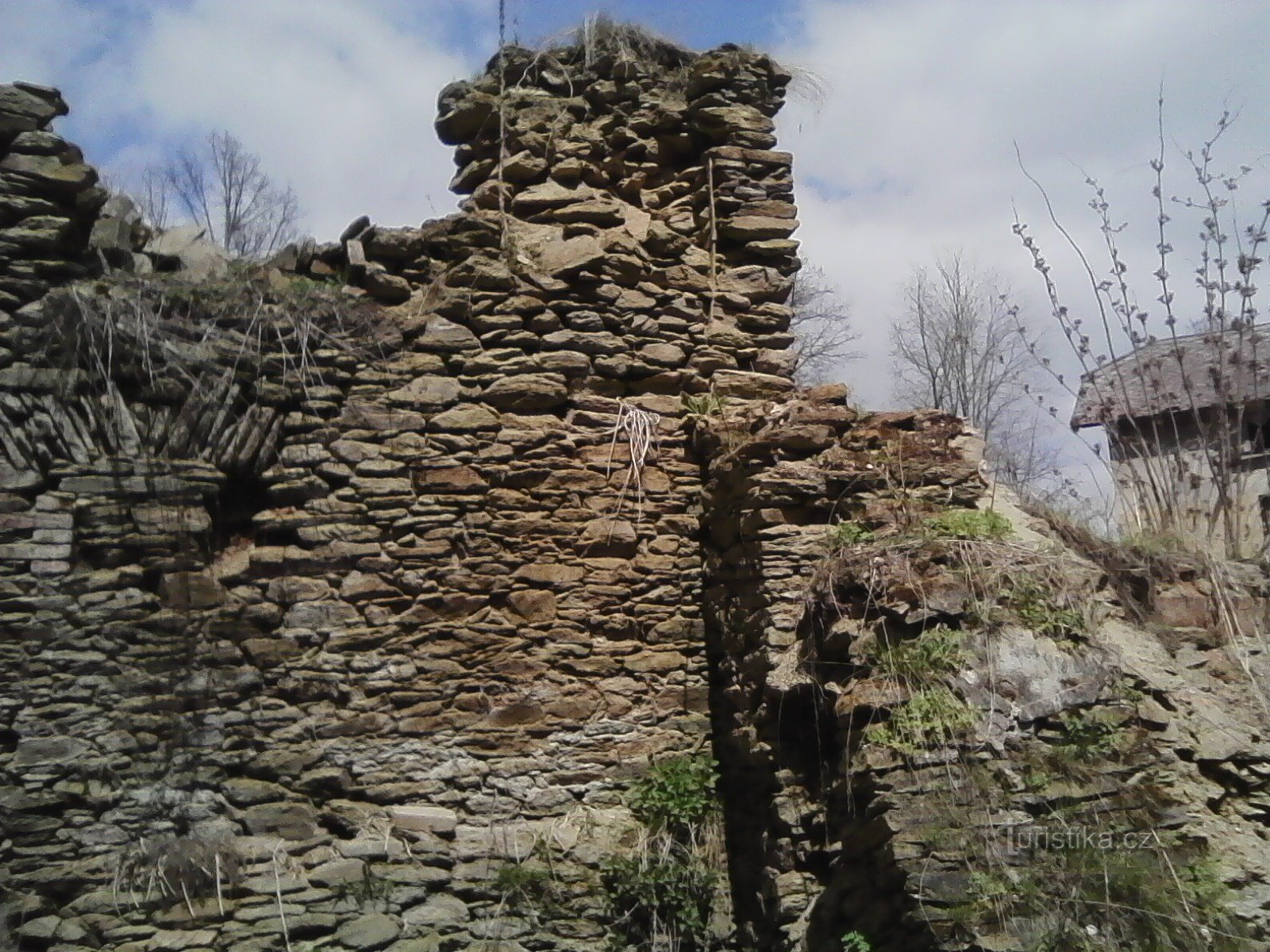 0. The ruins of the castle Údolský hradek.