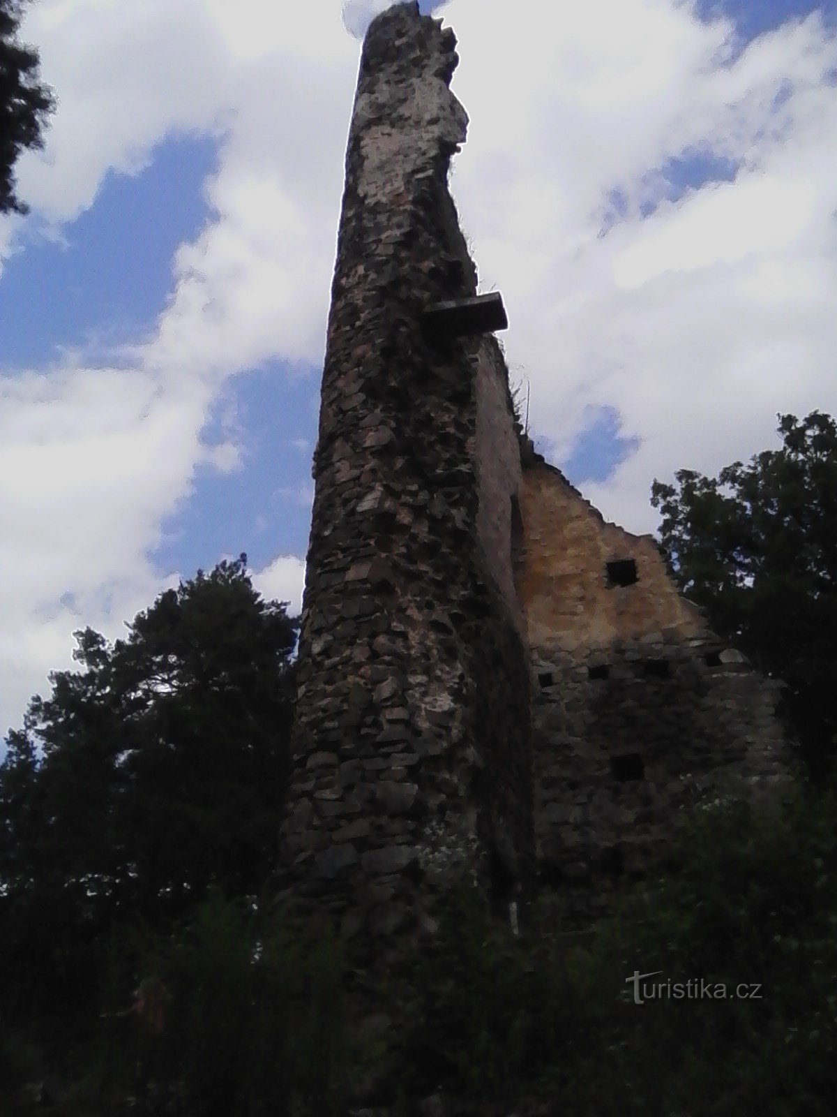 0. The ruins of the Zlenice castle, the tower called Hláska.