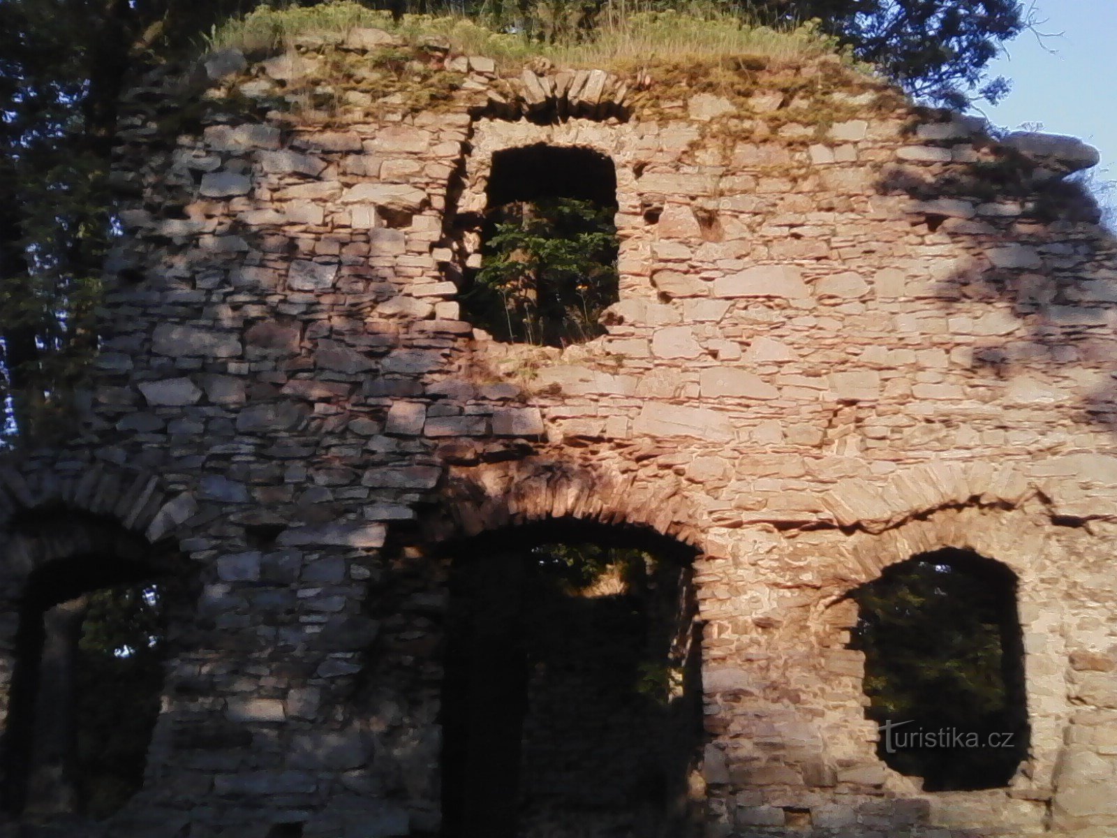 0. De ruïnes van het fort in Kouty werden voor het eerst genoemd in 1368.