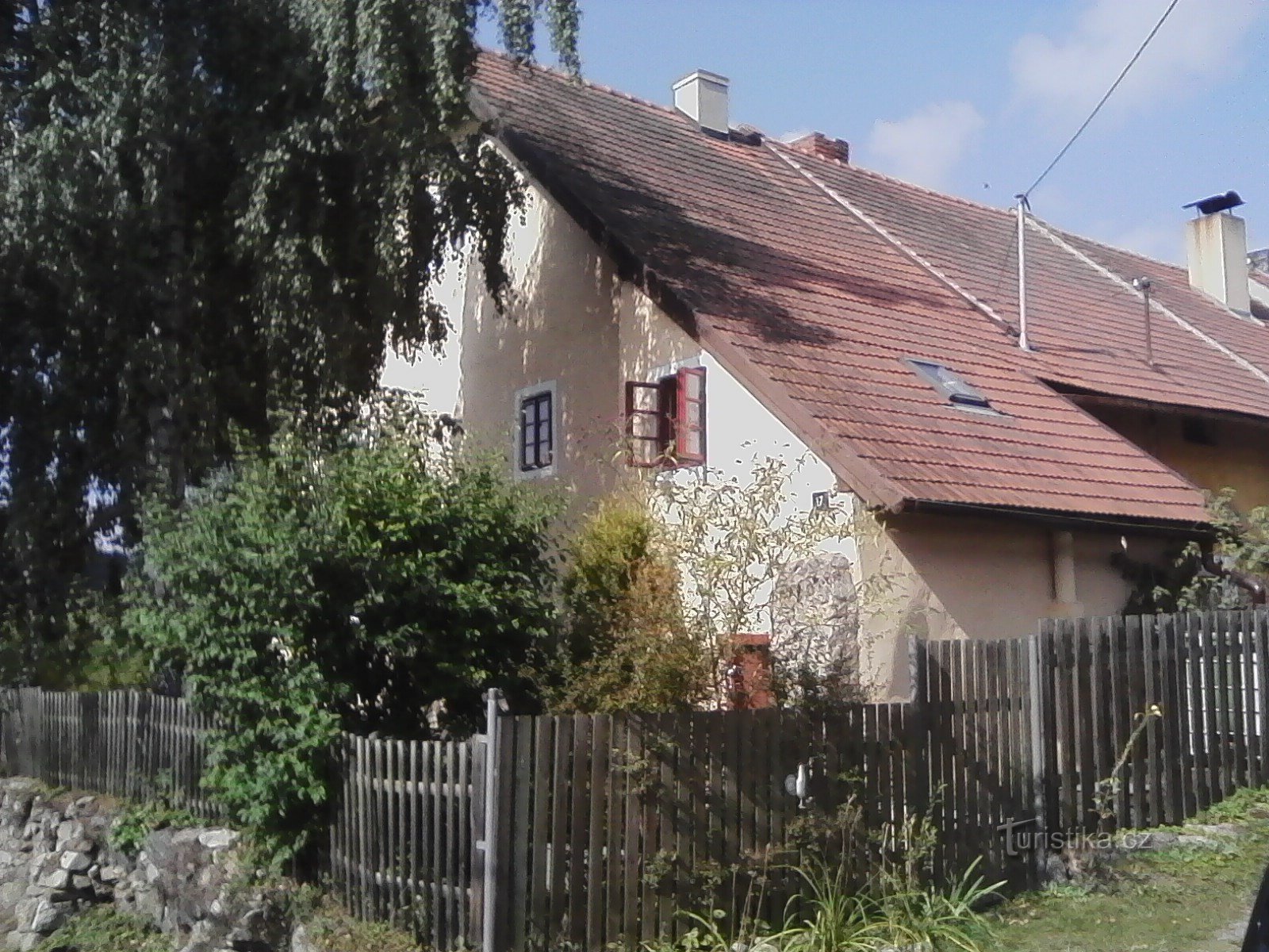 00. Jägerin. Früher stand hier die Residenz der Herren von Lovčick, anscheinend ein Jagdschloss,