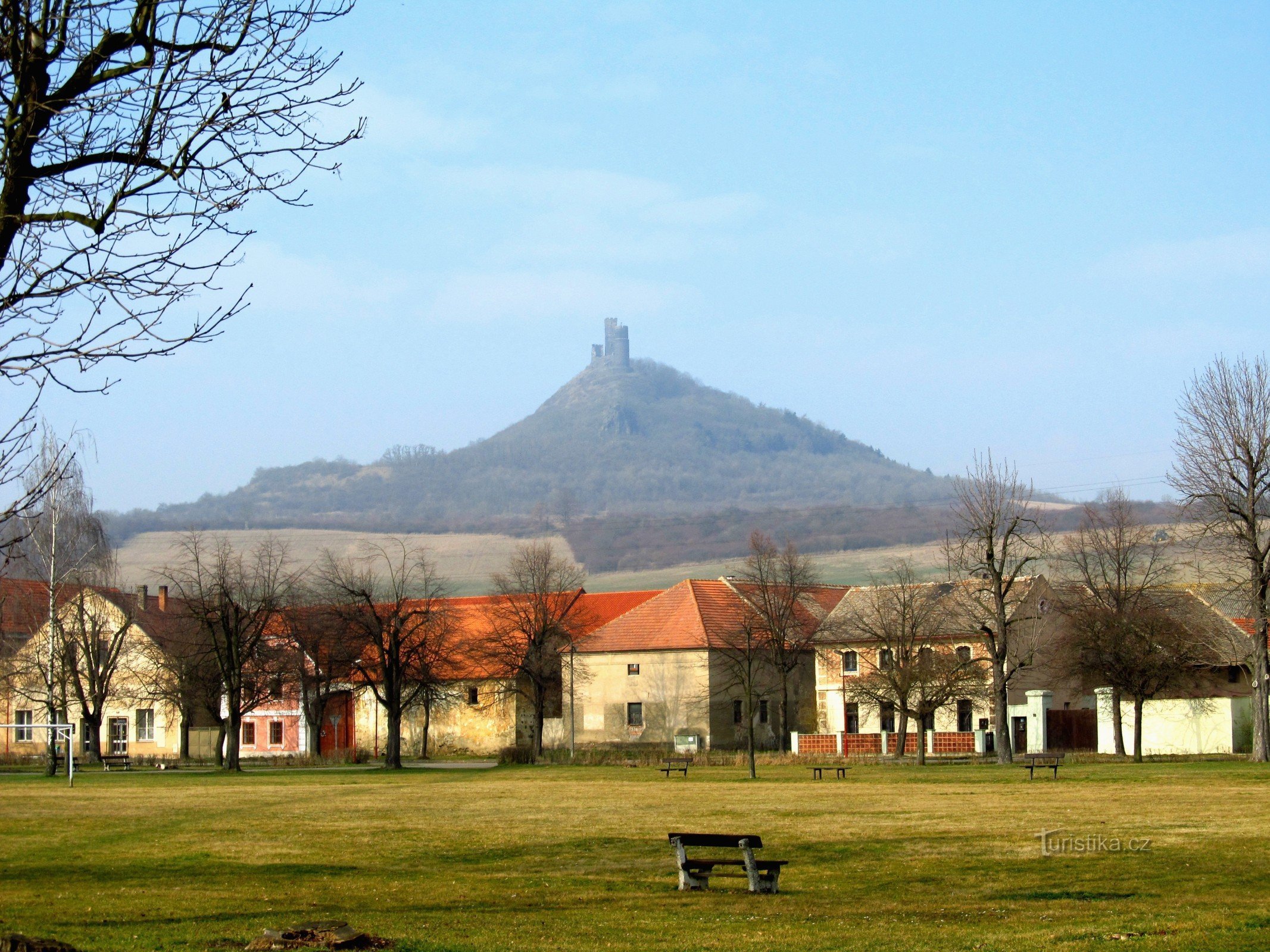 01 Hazmburk från Slatina