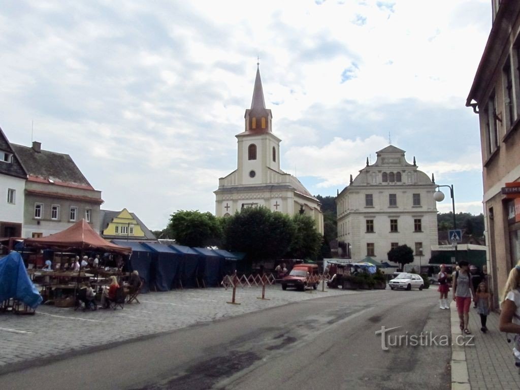 01 Nová Paka náměstí a kostel sv.Mikuláše