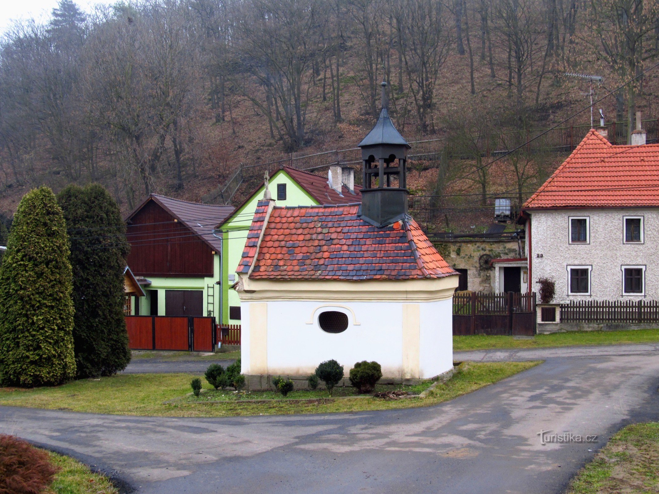 01 Kapelle von Oparno