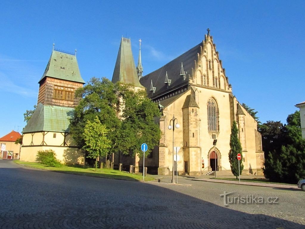 01 Biserica Rakovník Sf. Bartolomeu și turnul clopotniță