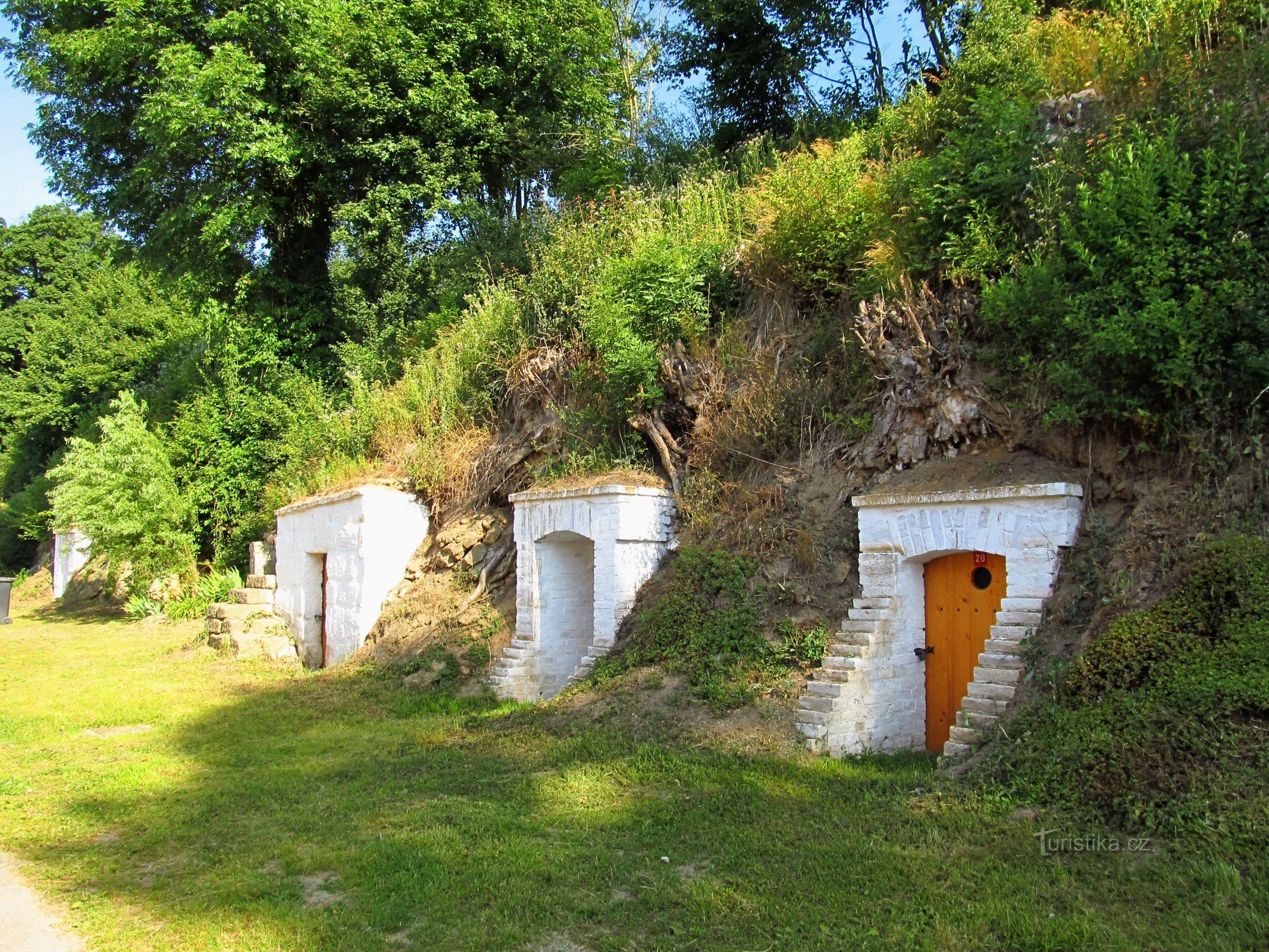 02 Dubá, rock cellars