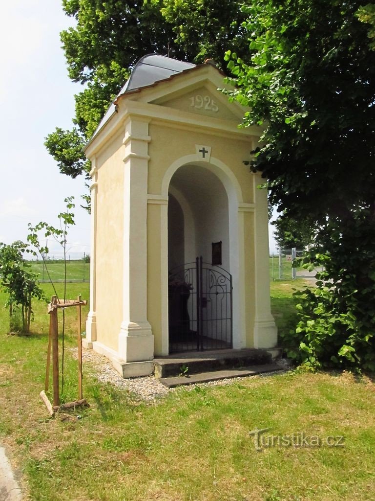 02 Chapel on the edge of Chyš