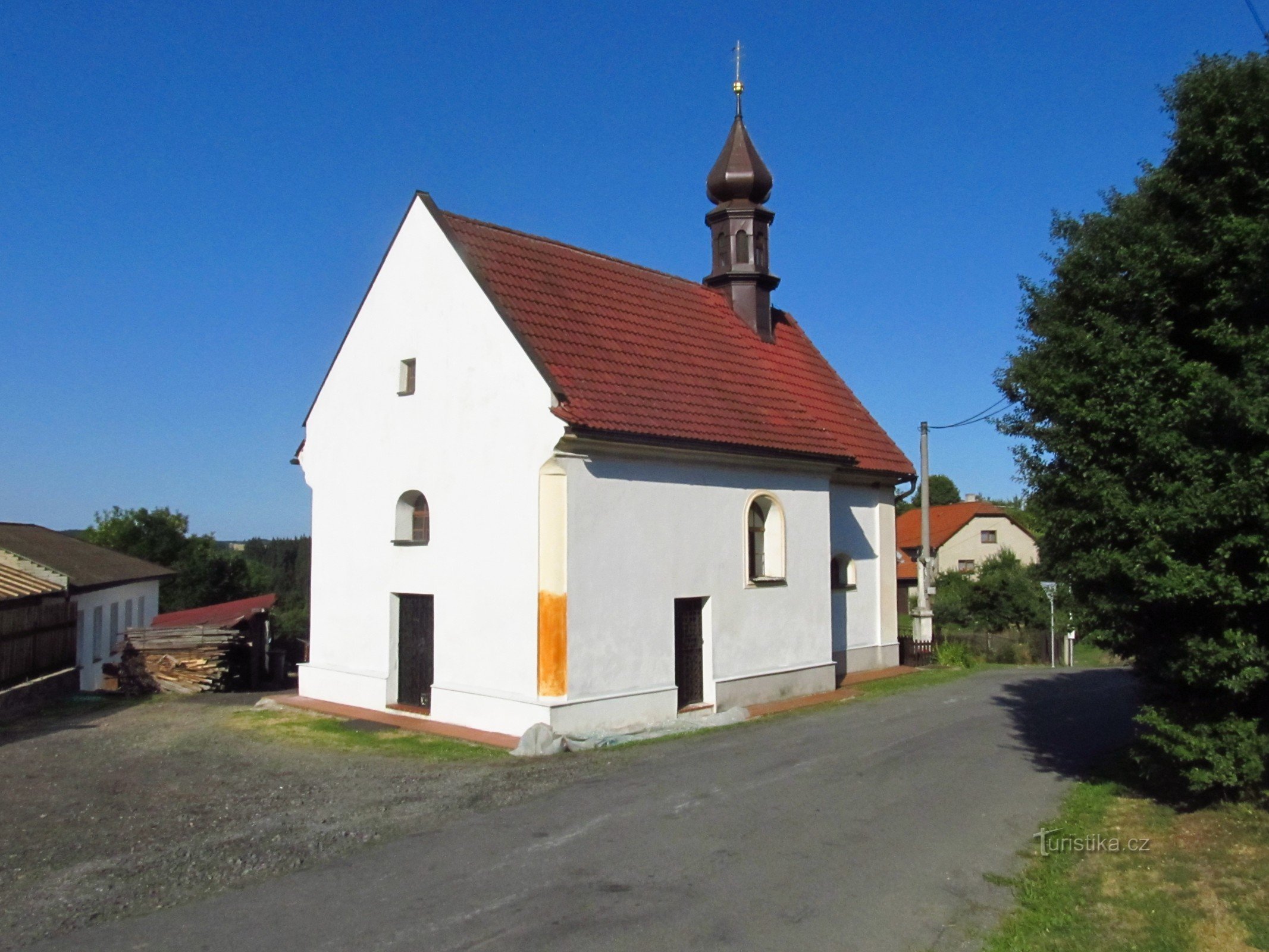 02 Church in Pivonice