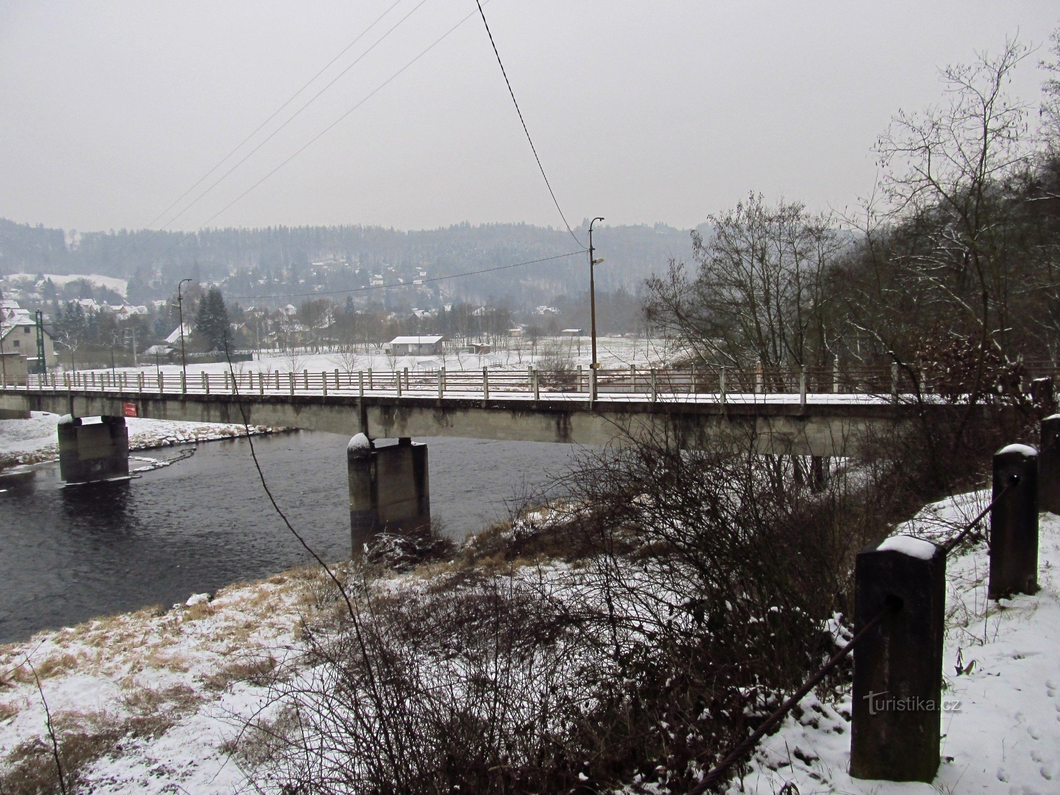 02 Pont vers Pikovice