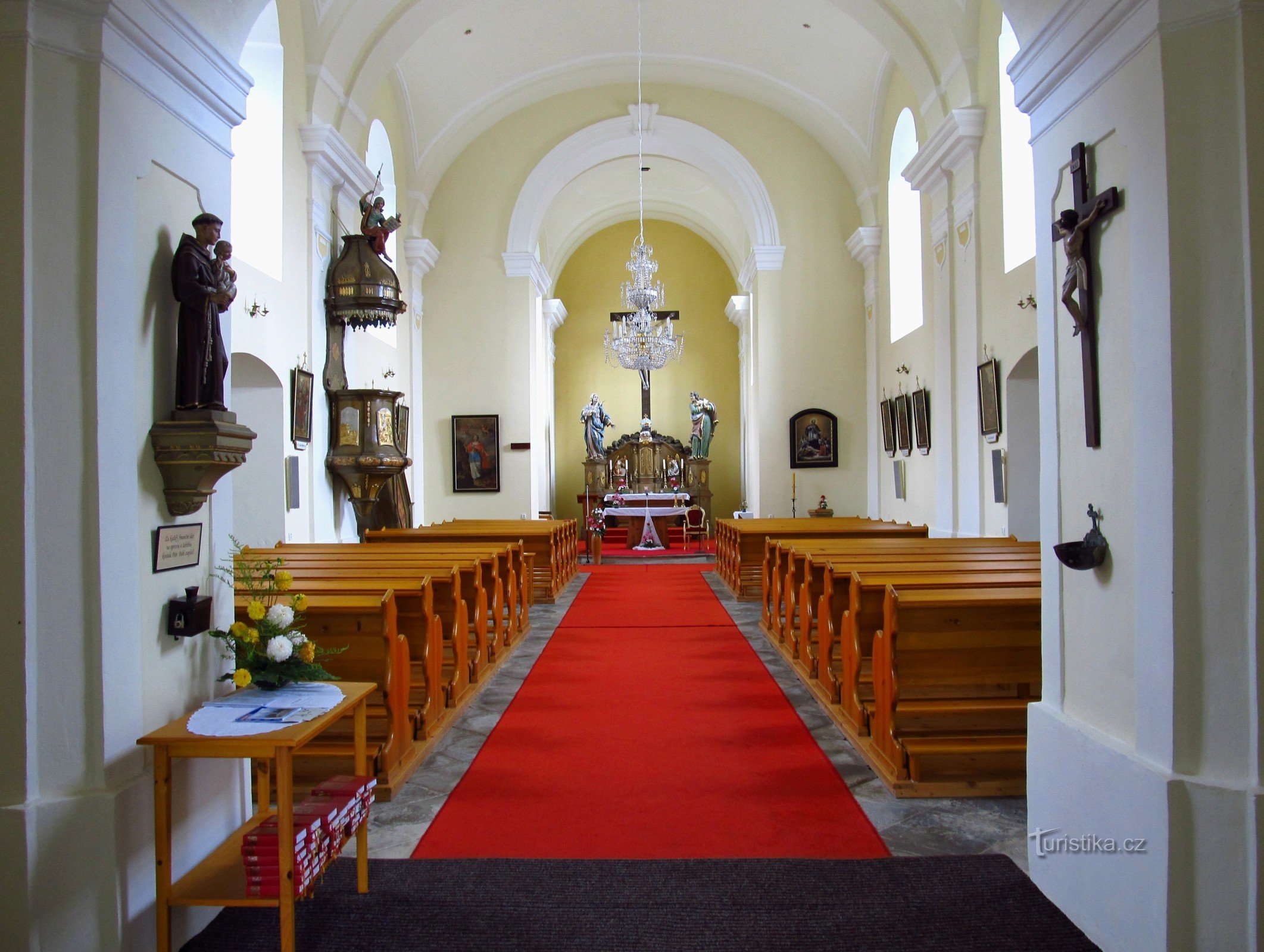 02 Snow church, interior