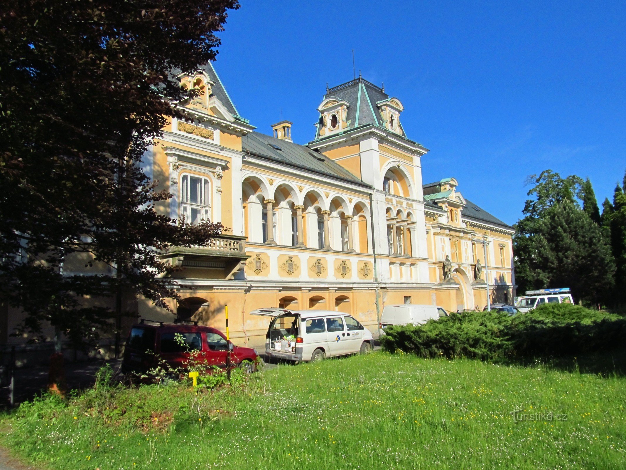 02 Світла п. Сазавоу, замок