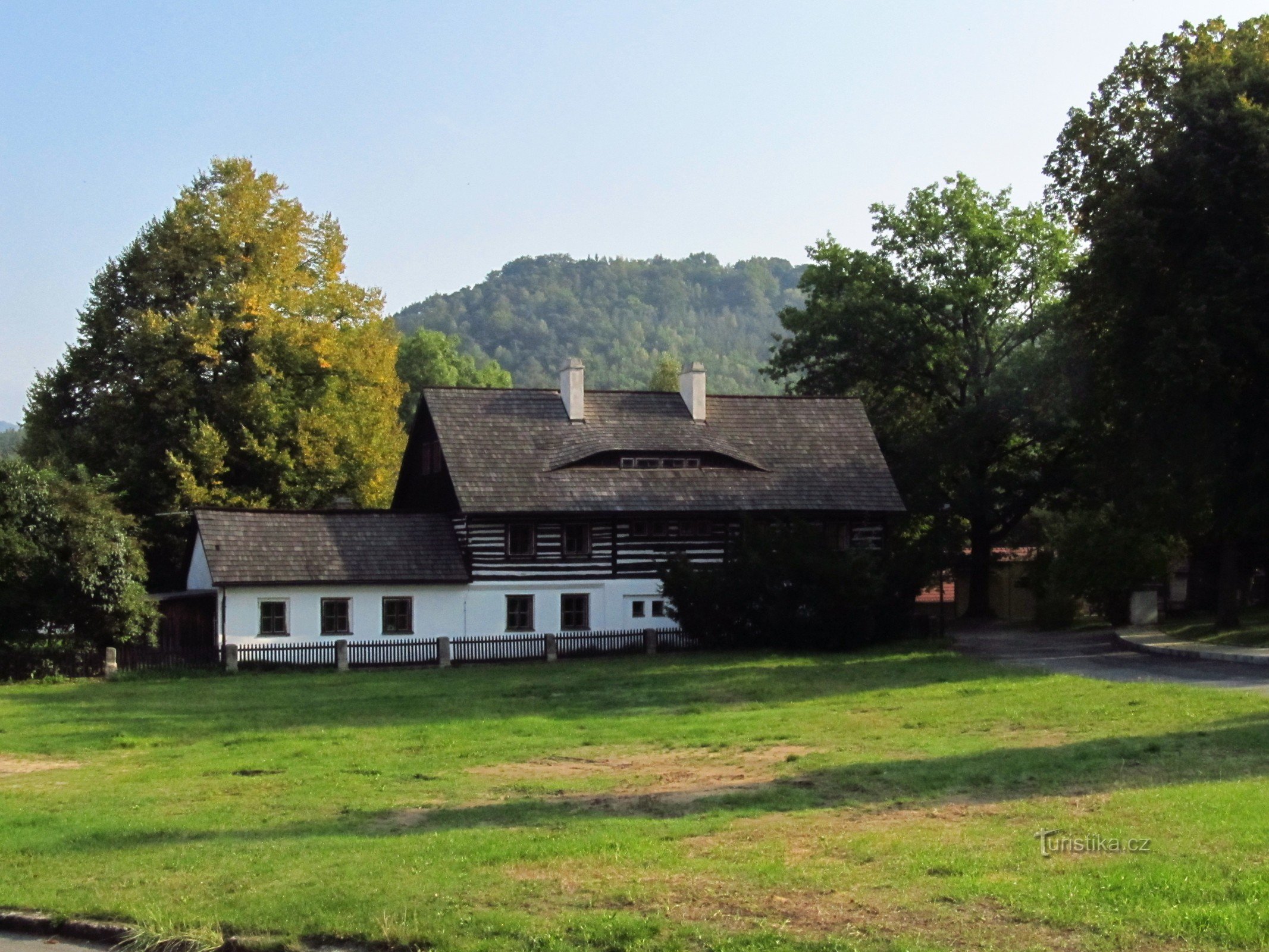 02 Від старих Сплавів, ззаду пагорб Šroubený