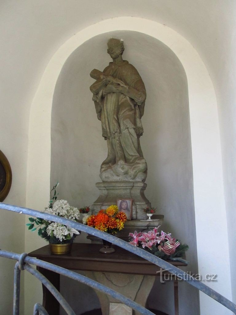 03 Interior of the chapel