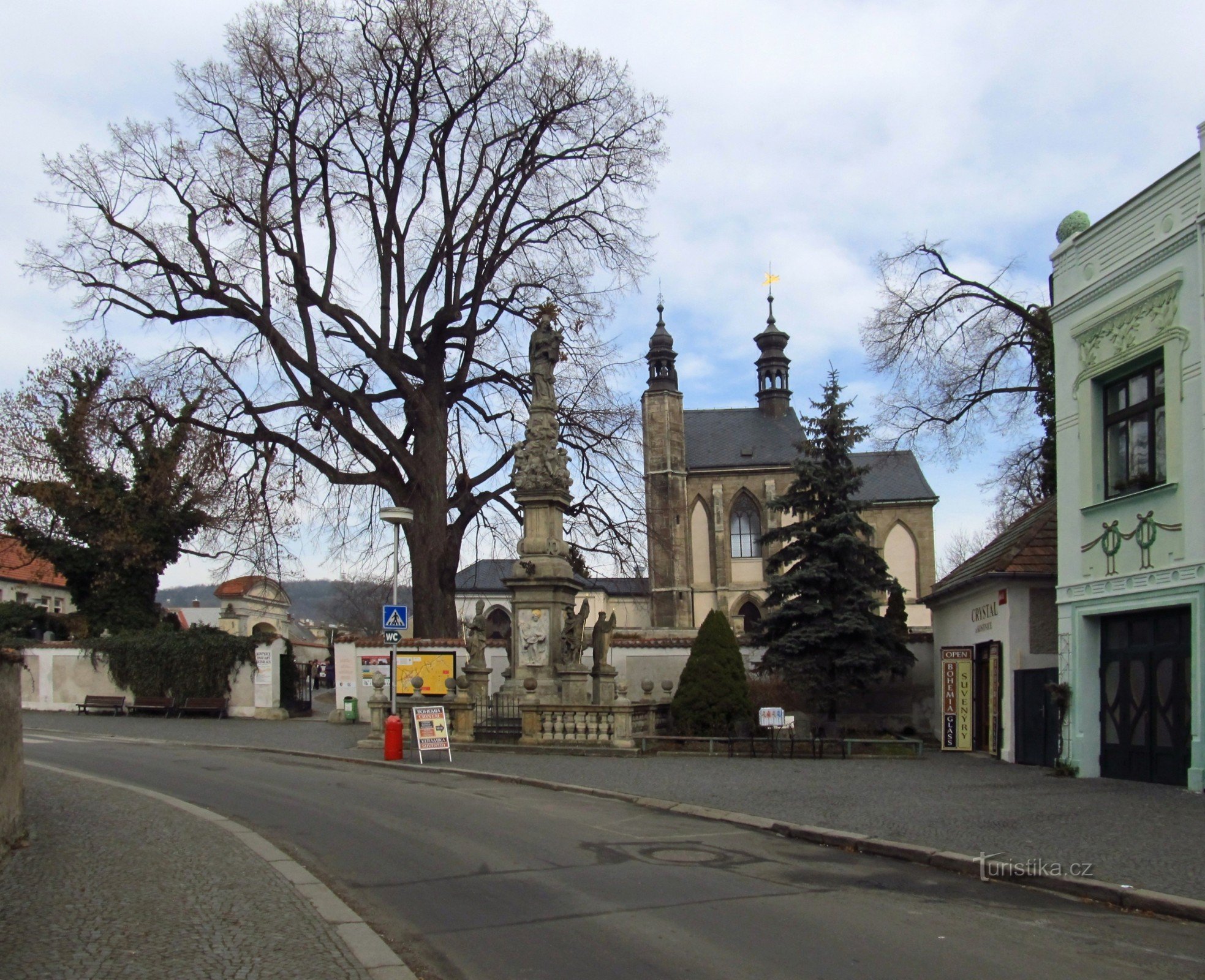 03 To the cemetery with the ossuary