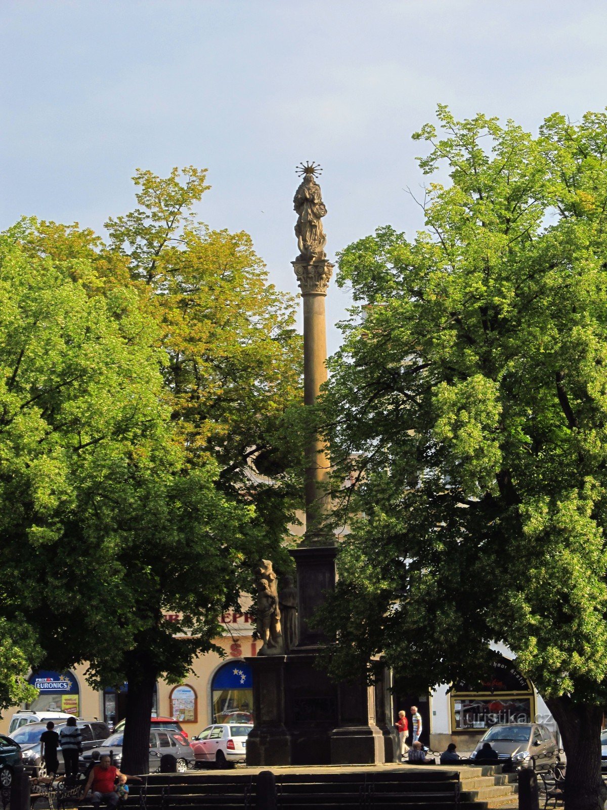 03 Piața Păcii, Coloana Ciumei