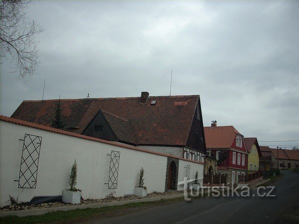 1. Jag närmar mig en barock bondgård från 1792