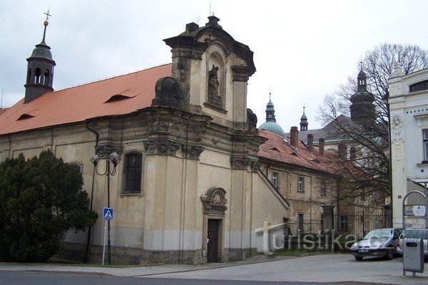 1. Capela Broggio de Santa Catarina e Santa Bárbara em Osek