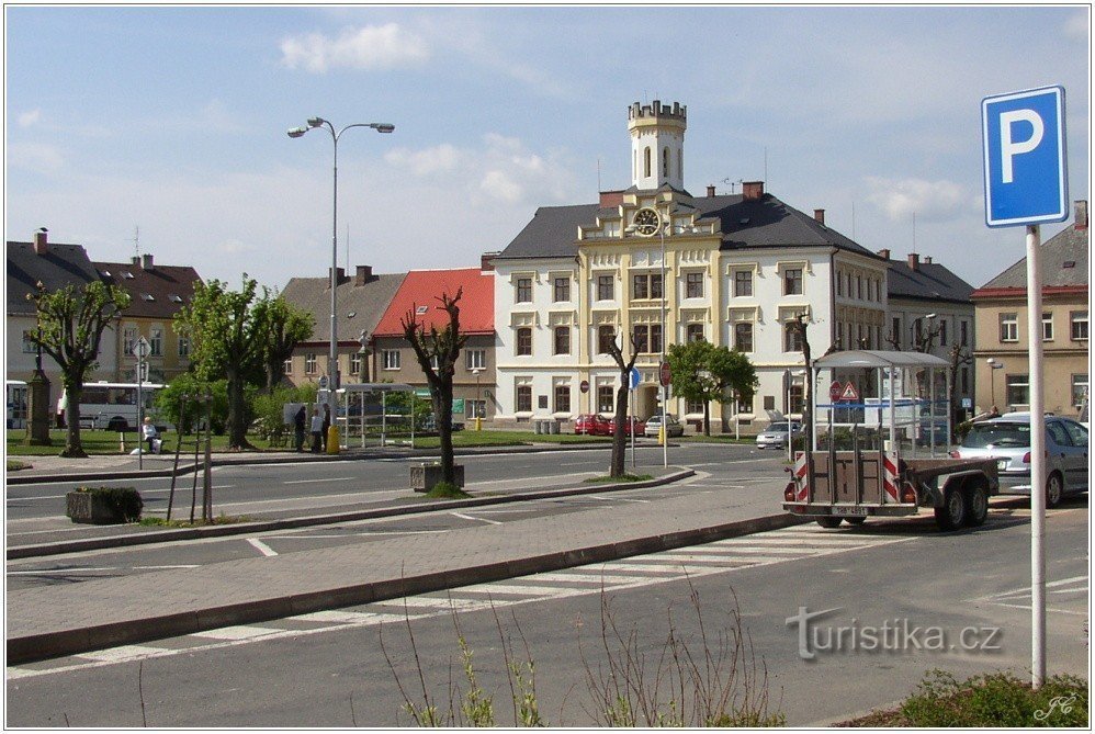 1-Česká Skalice, square